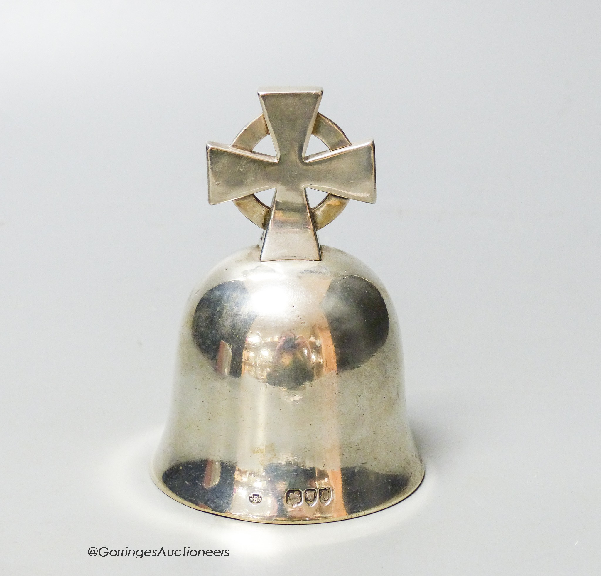 A late Victorian cast silver ecclesiastical hand bell, by William & John Barnard, London, 1895, 10.4cm, 12.5oz.